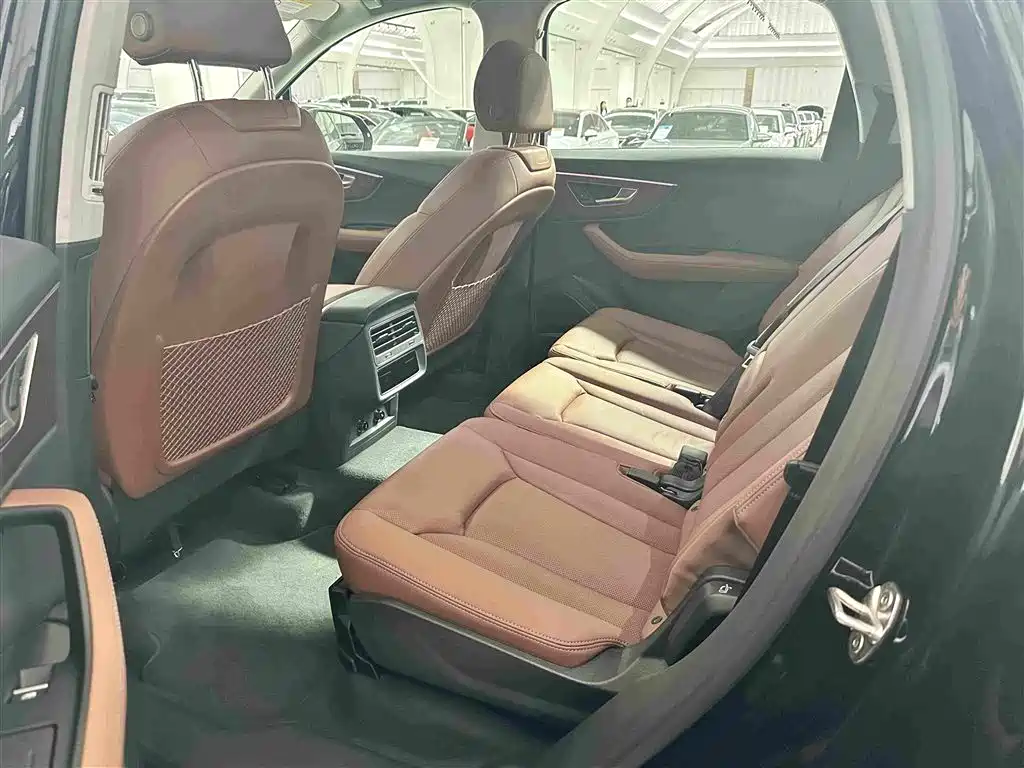 Audi Q7 — миниатюра 12