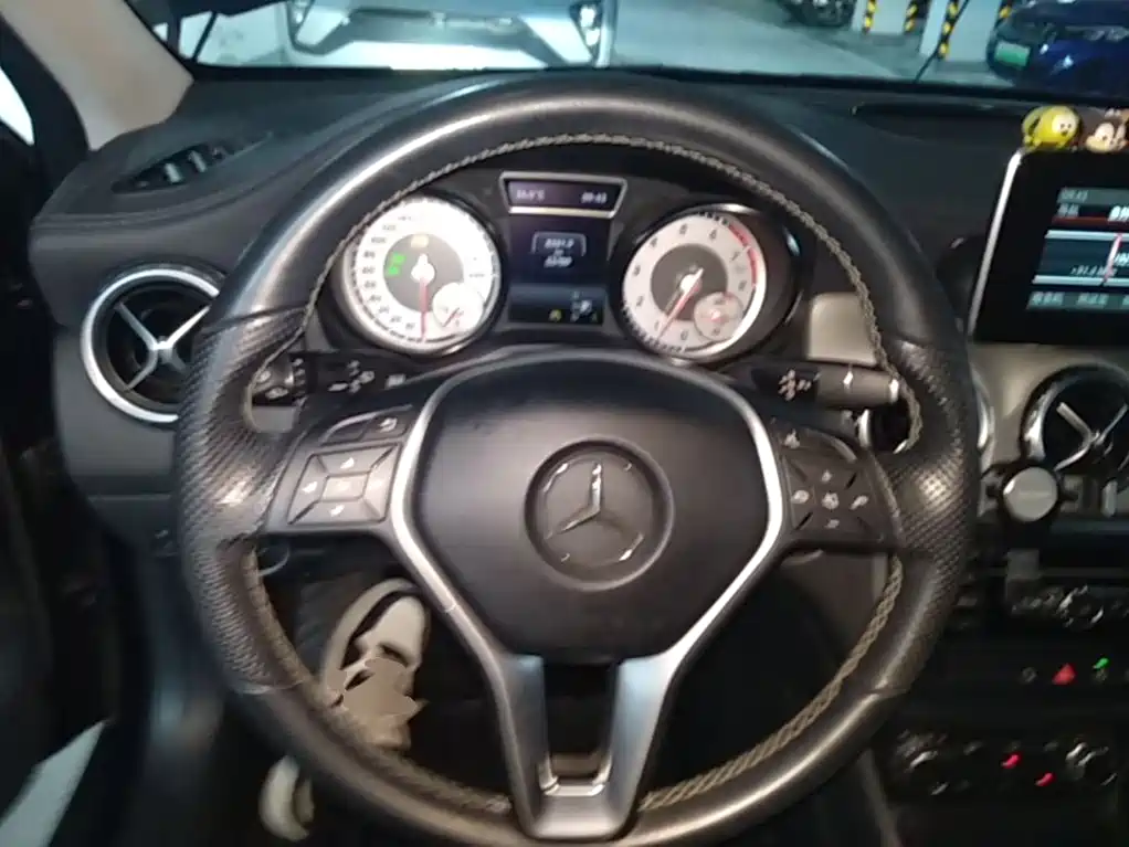 Mercedes-Benz GLA — миниатюра 11