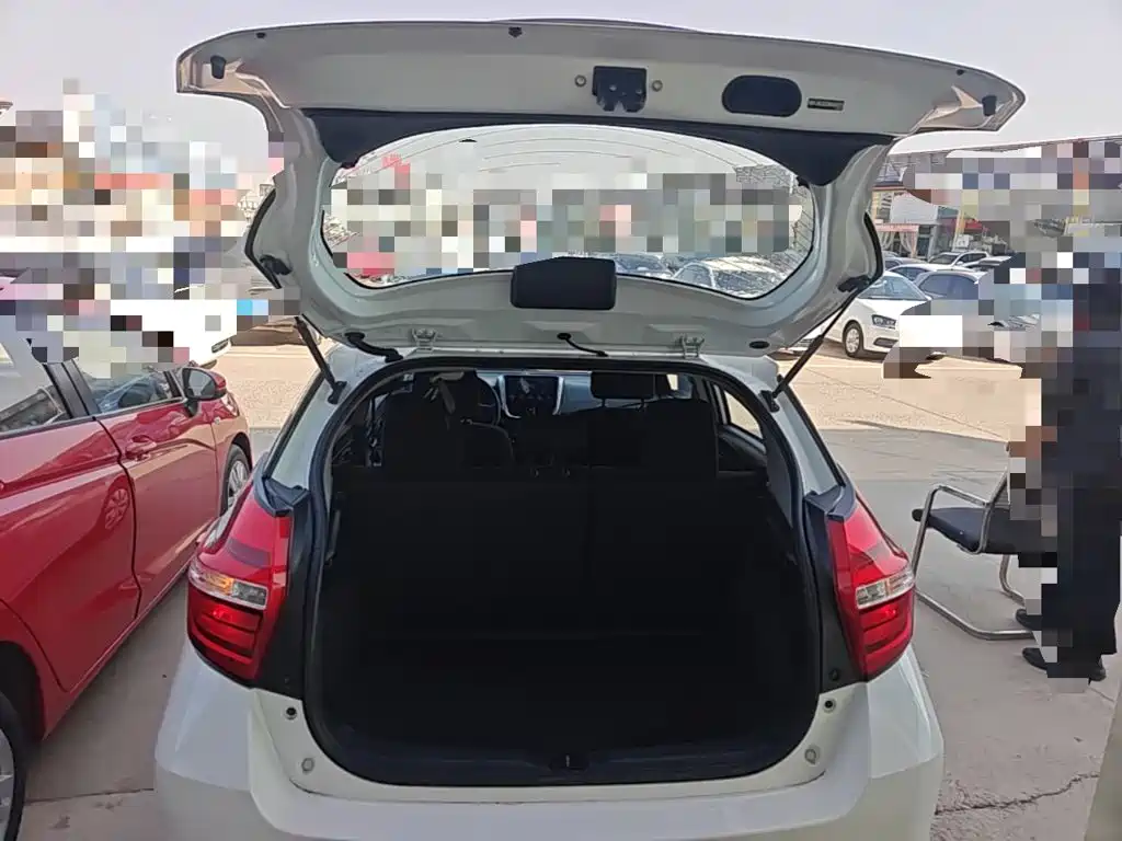 Toyota Yaris L — миниатюра 19