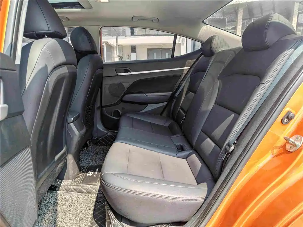 Hyundai Elantra — миниатюра 7