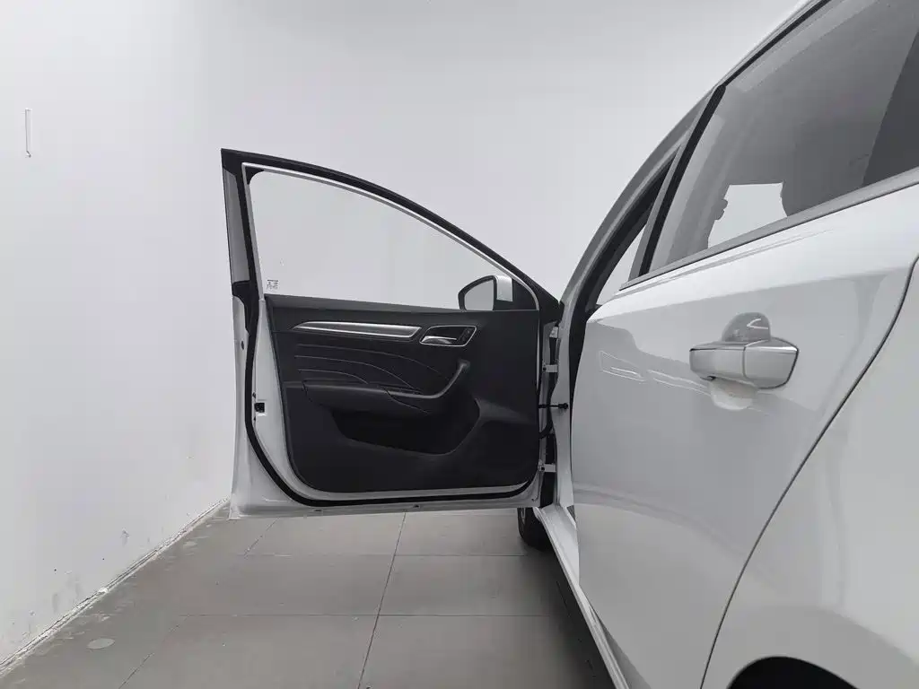 Roewe i6 Classic — миниатюра 8