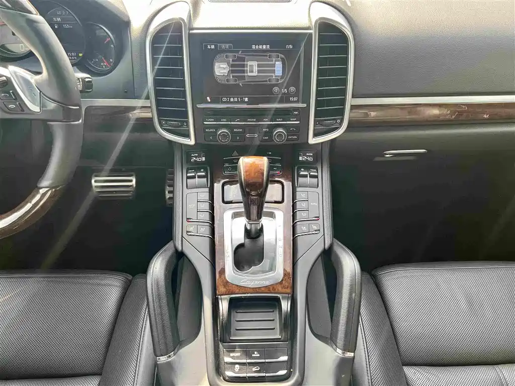 Porsche Cayenne — миниатюра 15