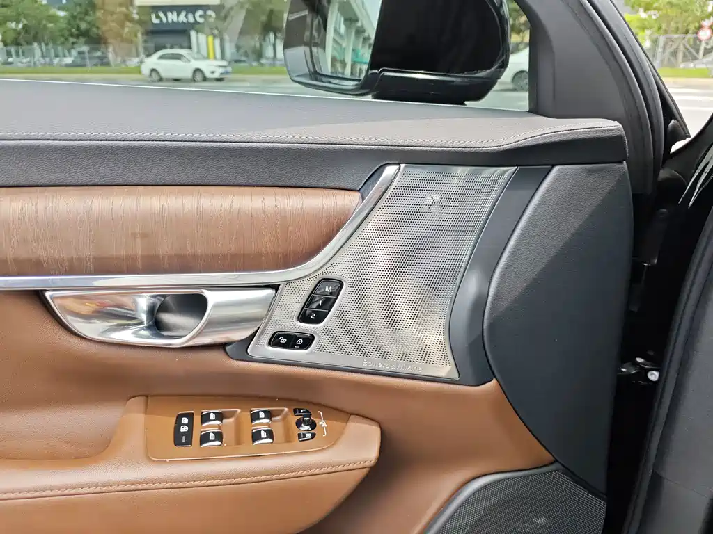 Volvo S90 PHEV — миниатюра 7