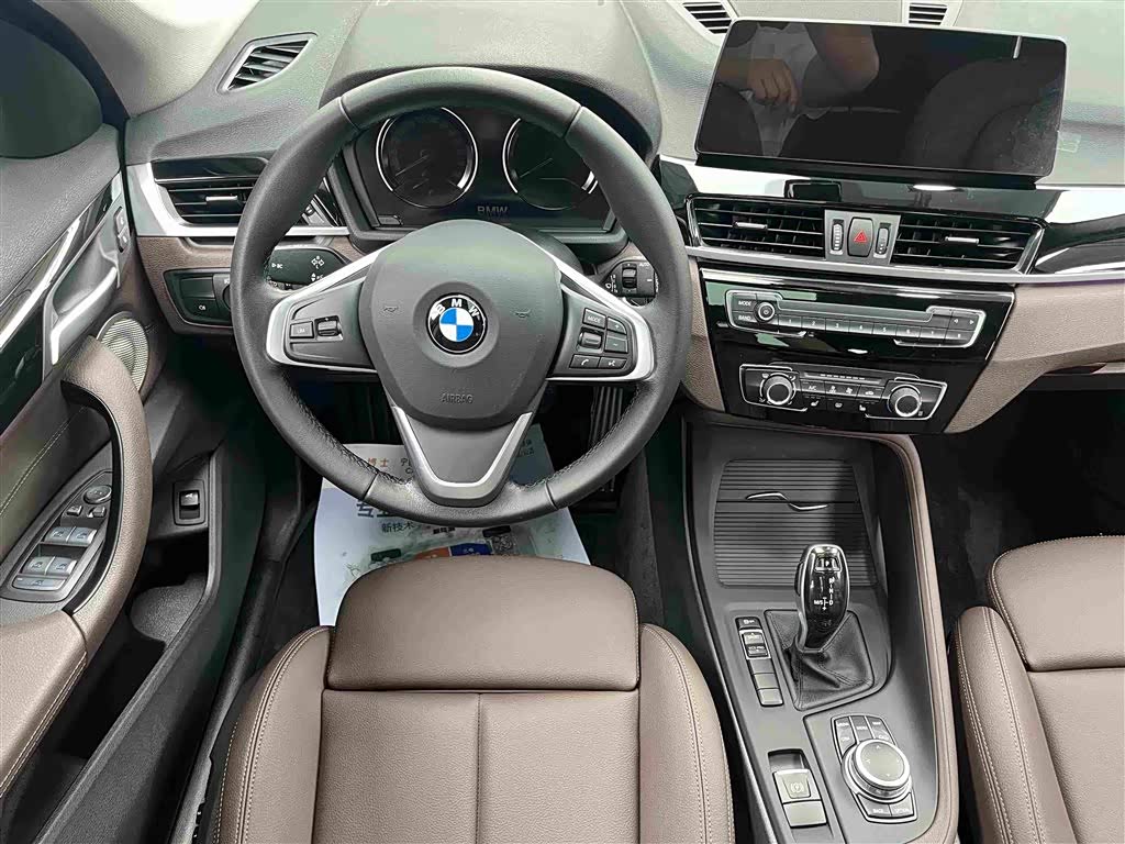 BMW X1 1.5 л 2021 г. Серебристо-серый, пробег 41000 км