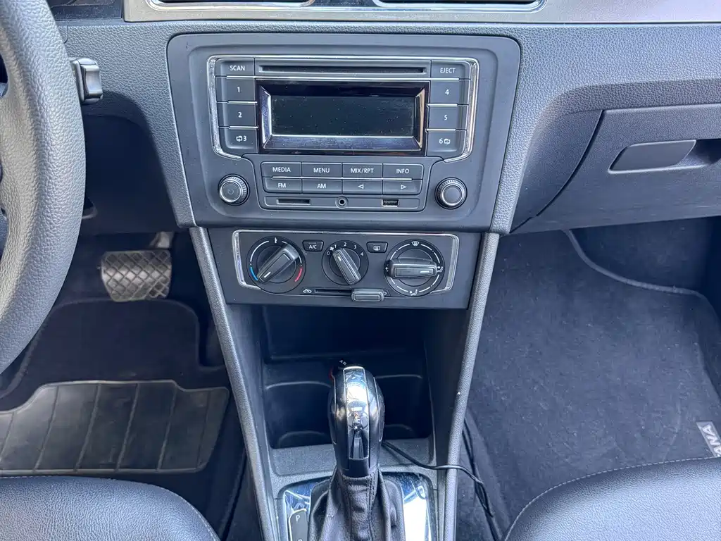 Volkswagen Santana — миниатюра 9