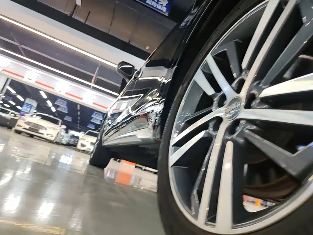 Audi Q5L Sportback — миниатюра 22