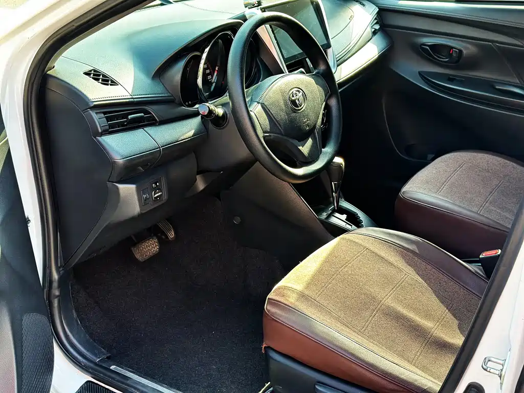 Toyota Yaris L — миниатюра 7