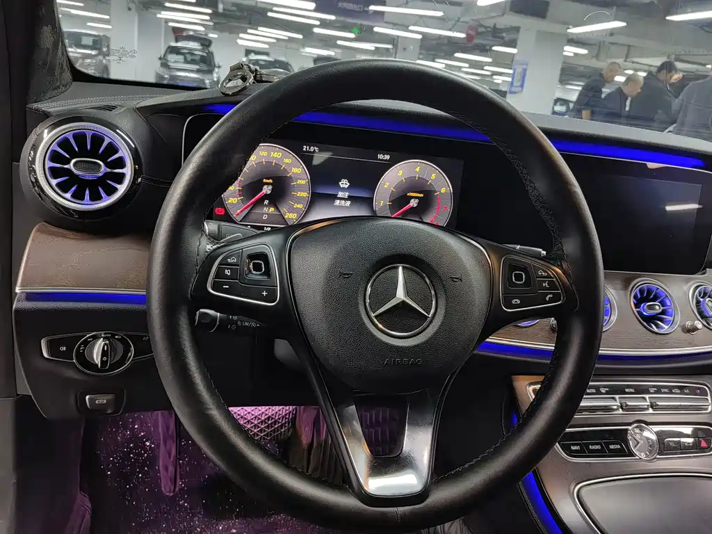 Mercedes-Benz E-Class — миниатюра 7