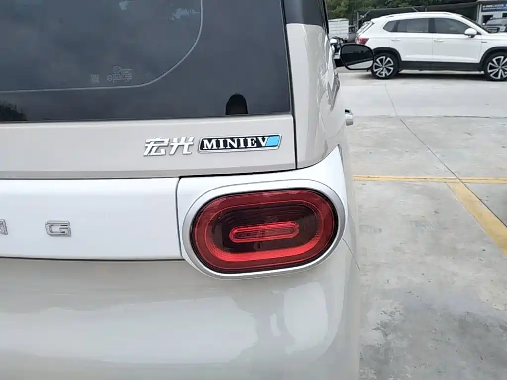 Wuling MINIEV — миниатюра 8