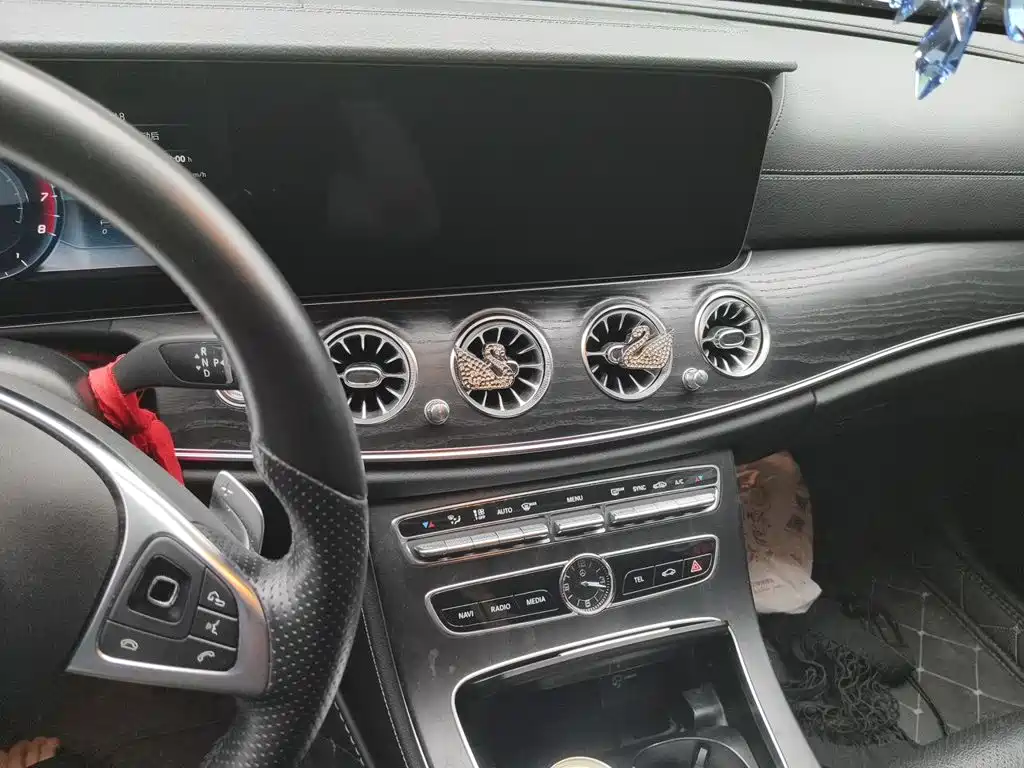 Mercedes-Benz E-Class — миниатюра 14