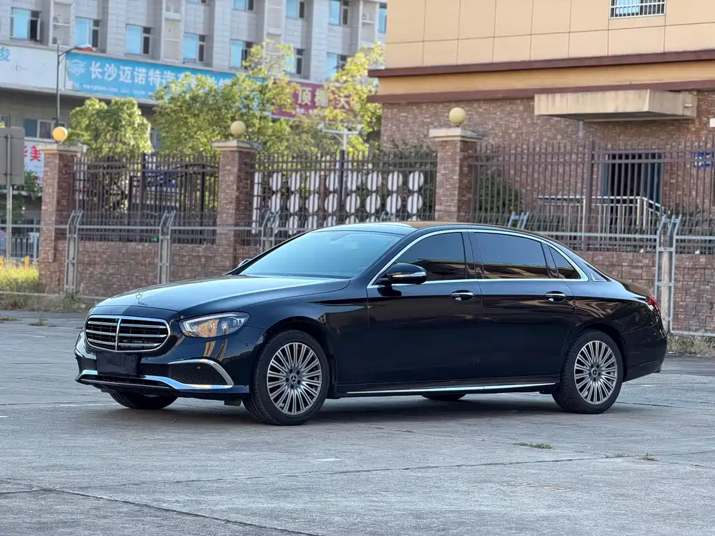Mercedes-Benz E-Class — миниатюра 2