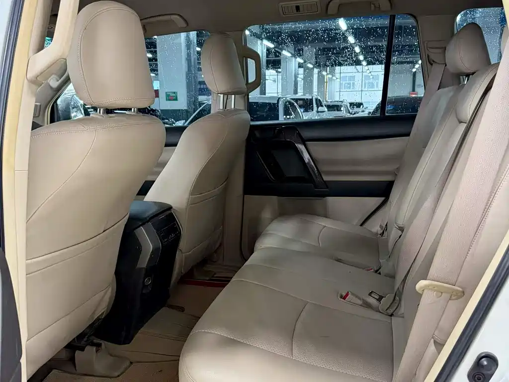 Toyota Land Cruiser Prado 2010 2.7L AT Standard