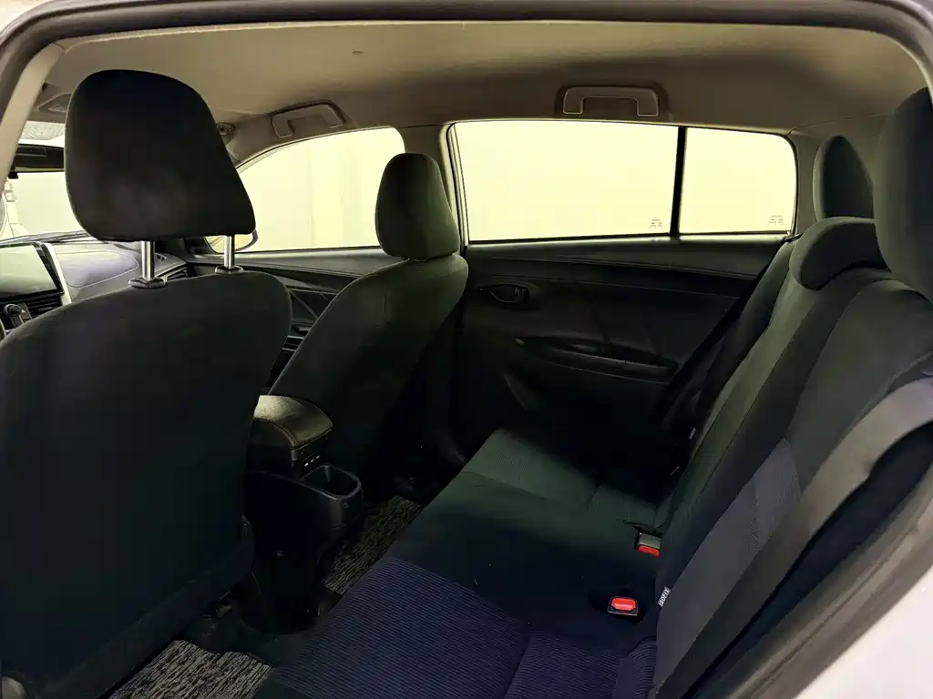 Toyota Yaris L — миниатюра 11