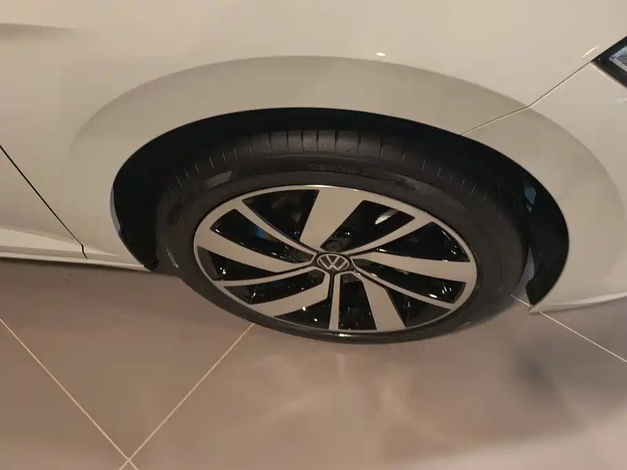 Volkswagen Sagitar — миниатюра 6