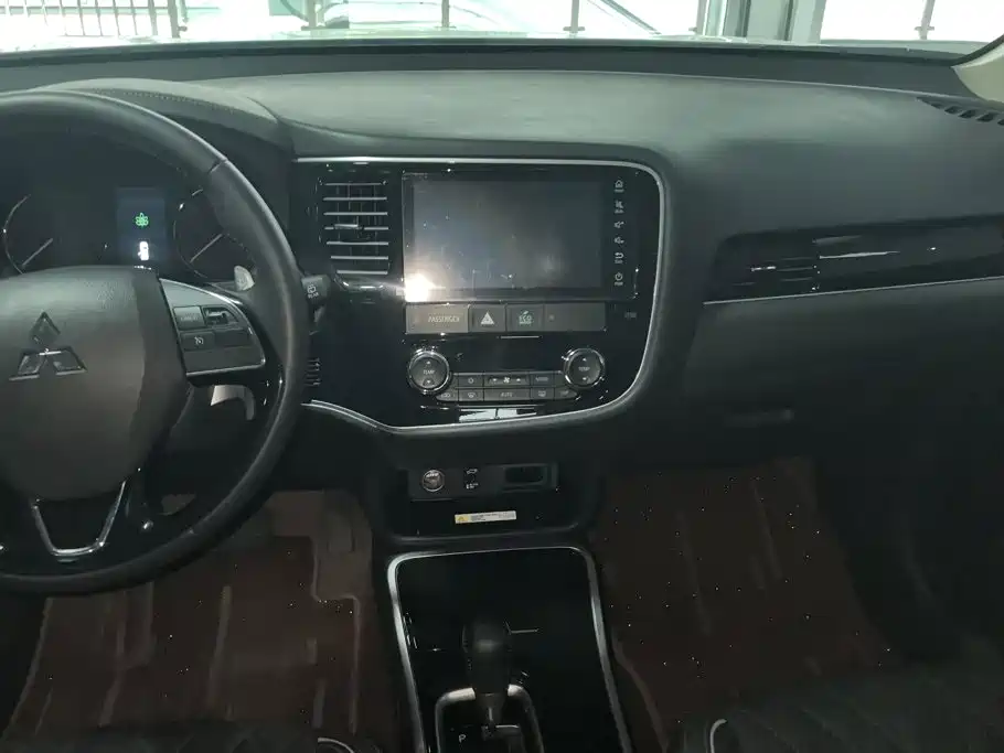 Mitsubishi Outlander — миниатюра 13
