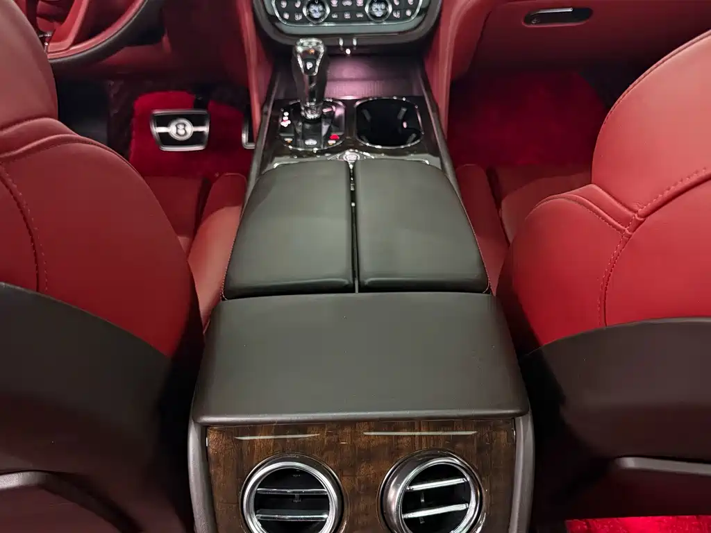 Bentley Bentayga — миниатюра 29