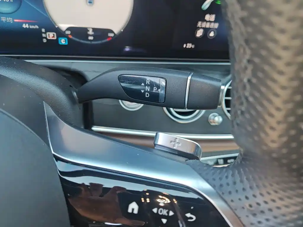 Mercedes-Benz E-Class — миниатюра 15