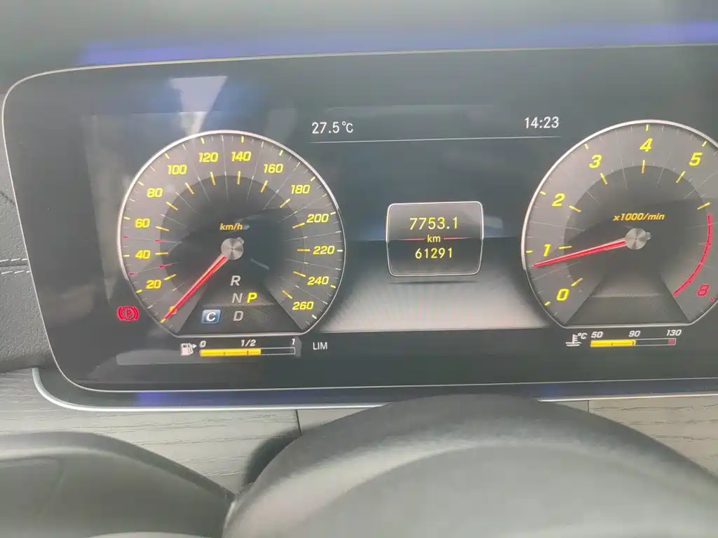 Mercedes-Benz E-Class — миниатюра 5