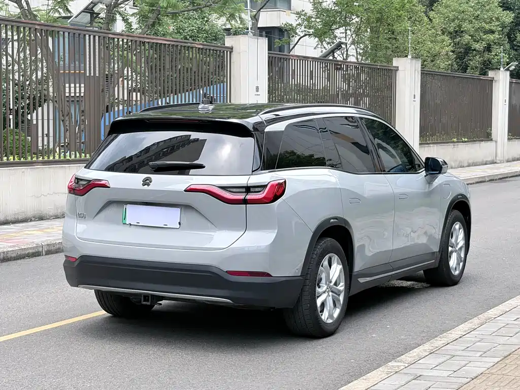NIO ES8 2018 355KM мест