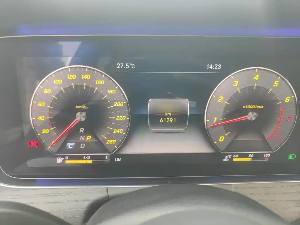 Mercedes-Benz E-Class — миниатюра 4