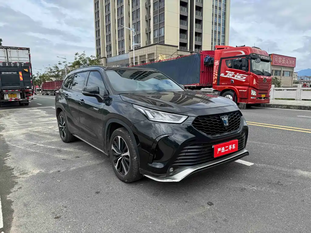 Toyota Crown Kluger — миниатюра 3