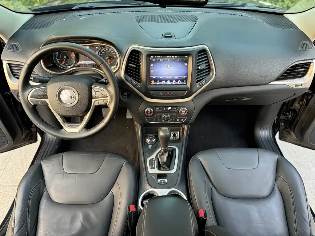 Jeep Cherokee — миниатюра 5
