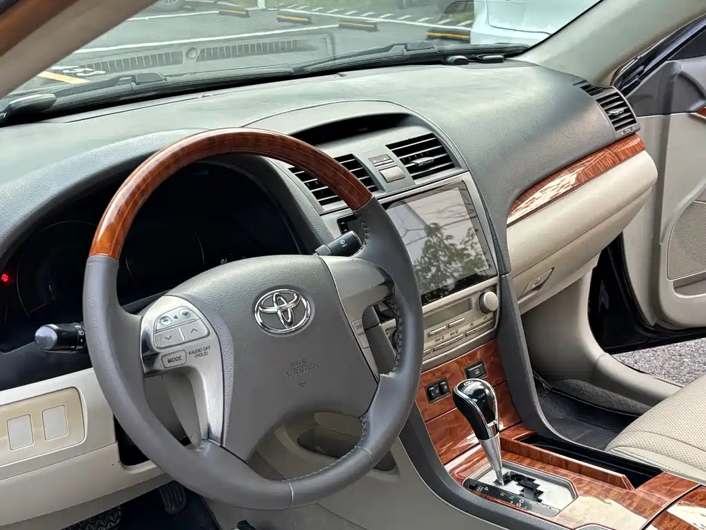 Toyota Camry — миниатюра 6