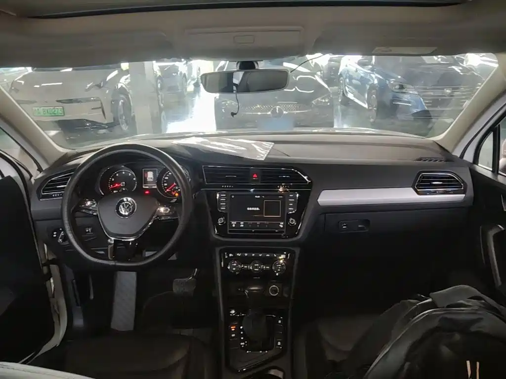 Volkswagen Tiguan L — миниатюра 10