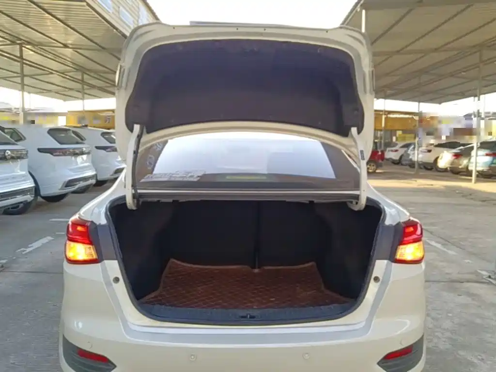Nissan Bluebird — миниатюра 19