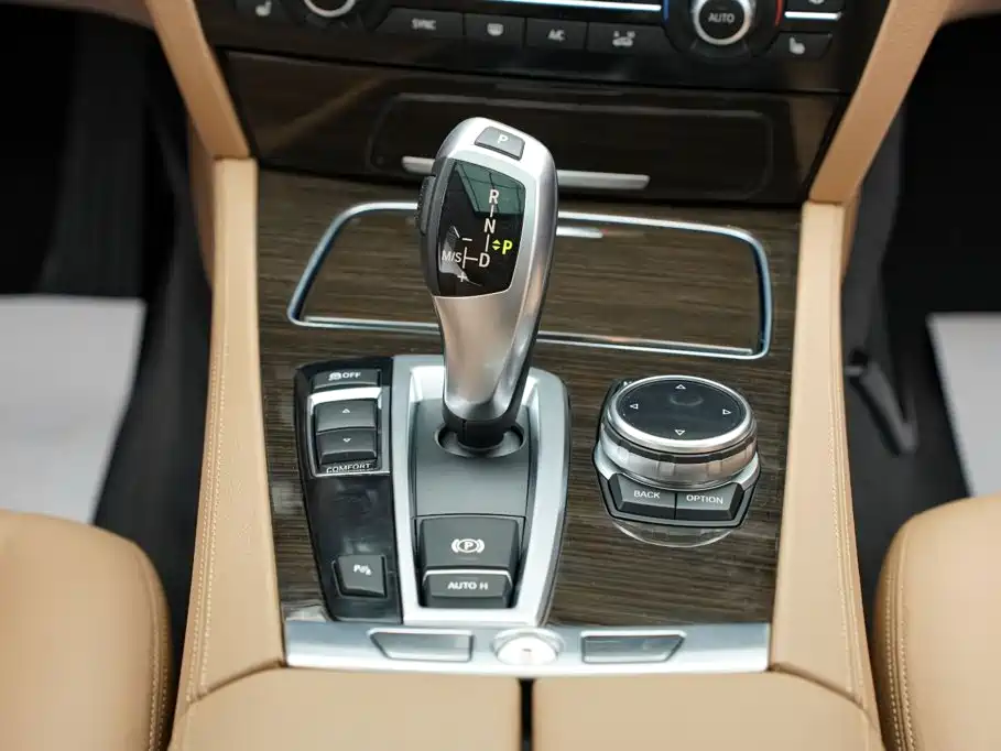 BMW 7 Series — миниатюра 27