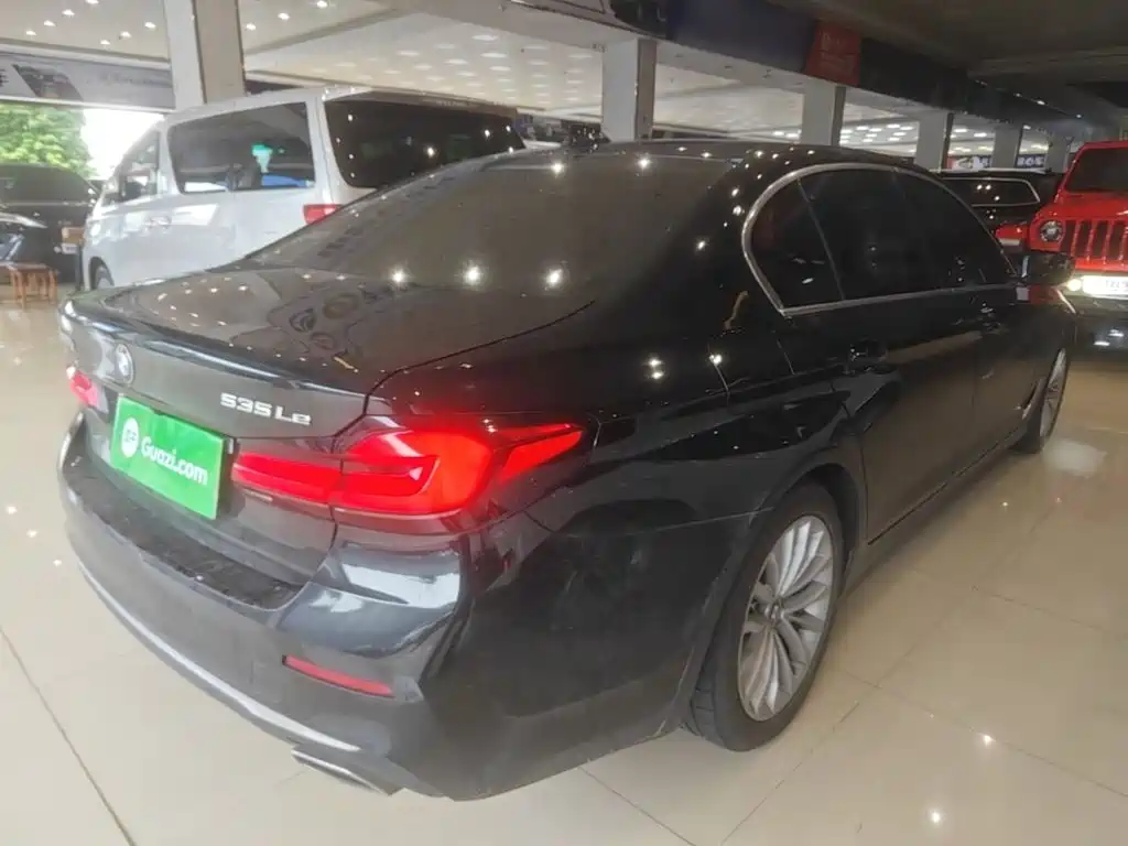 BMW 5 Series New Energy — миниатюра 7