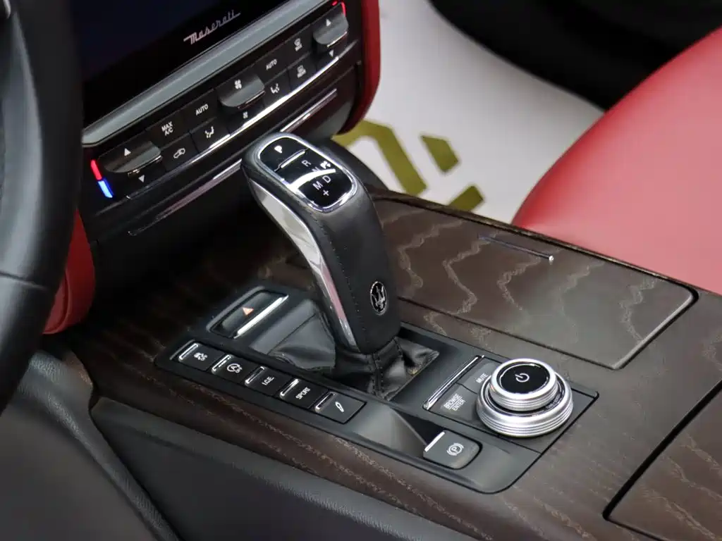 Maserati Quattroporte — миниатюра 23