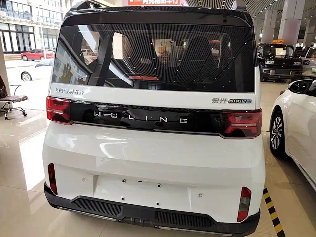 Wuling MINIEV — миниатюра 6