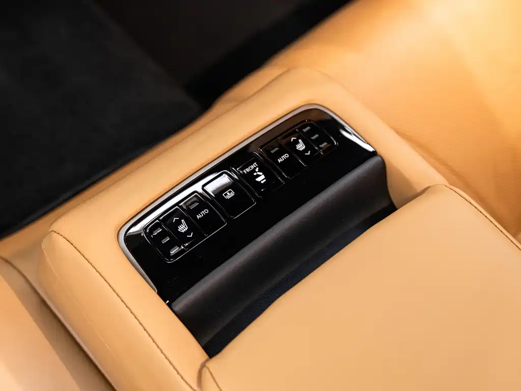 Lexus LS — миниатюра 18
