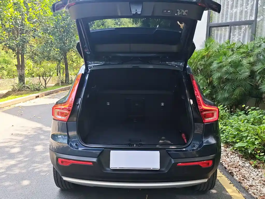 Volvo XC40 — миниатюра 8