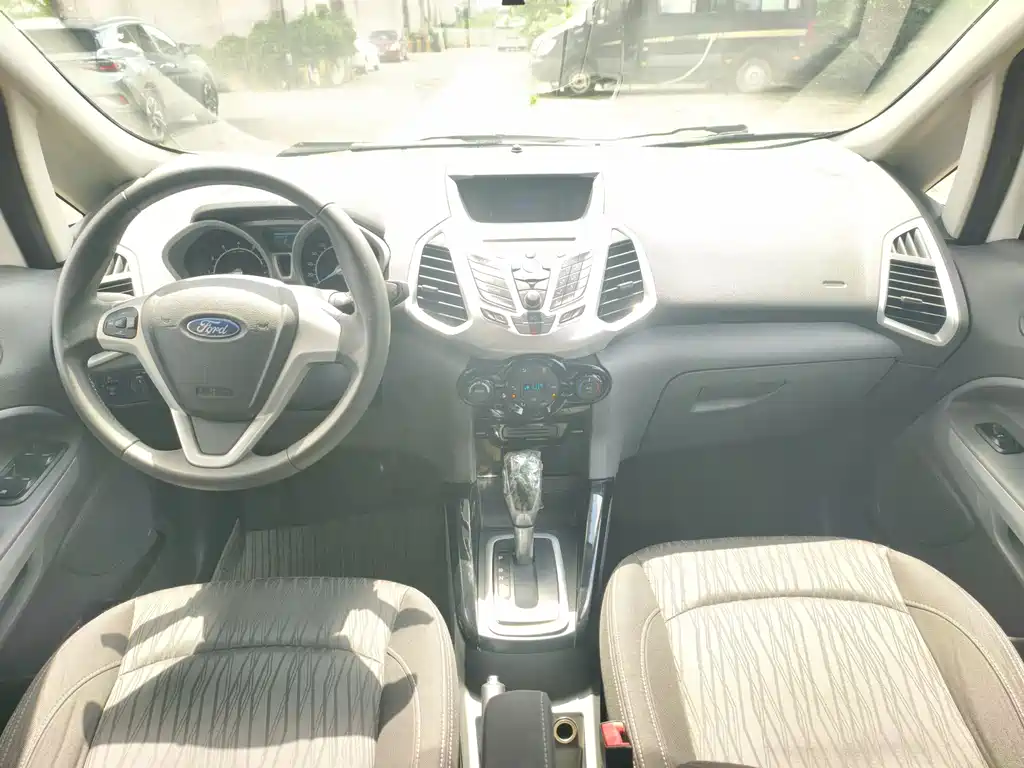 Ford EcoSport 2013 1.5L AT Luxury