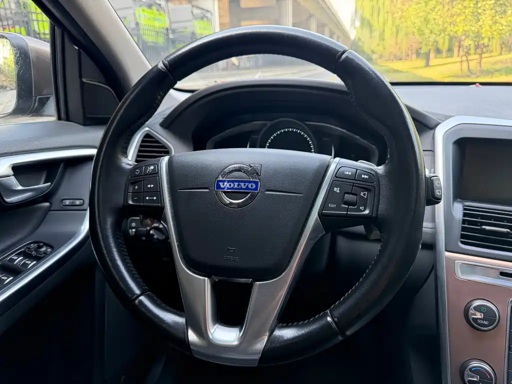 Volvo XC60 — миниатюра 10