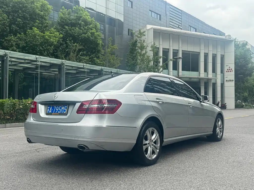 Mercedes-Benz E-Class — миниатюра 6