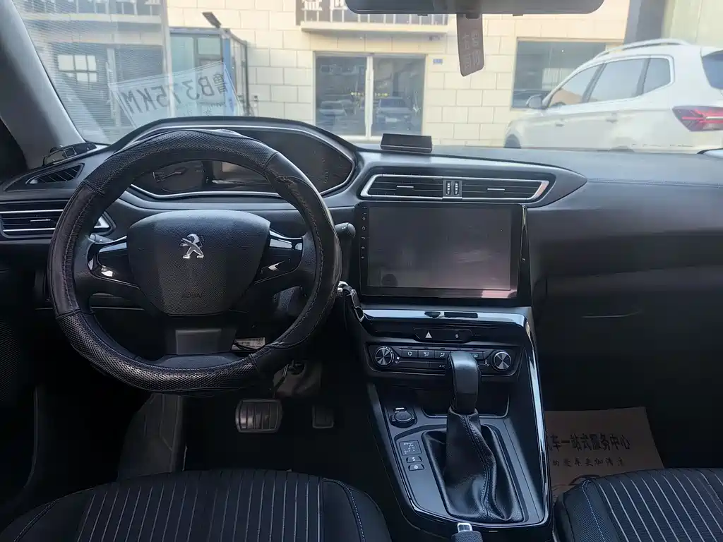 Peugeot 308 2016 1.6L AT Fashion