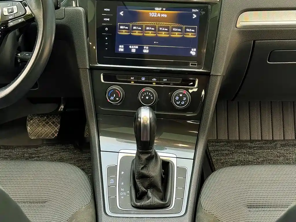 Volkswagen Golf — миниатюра 13