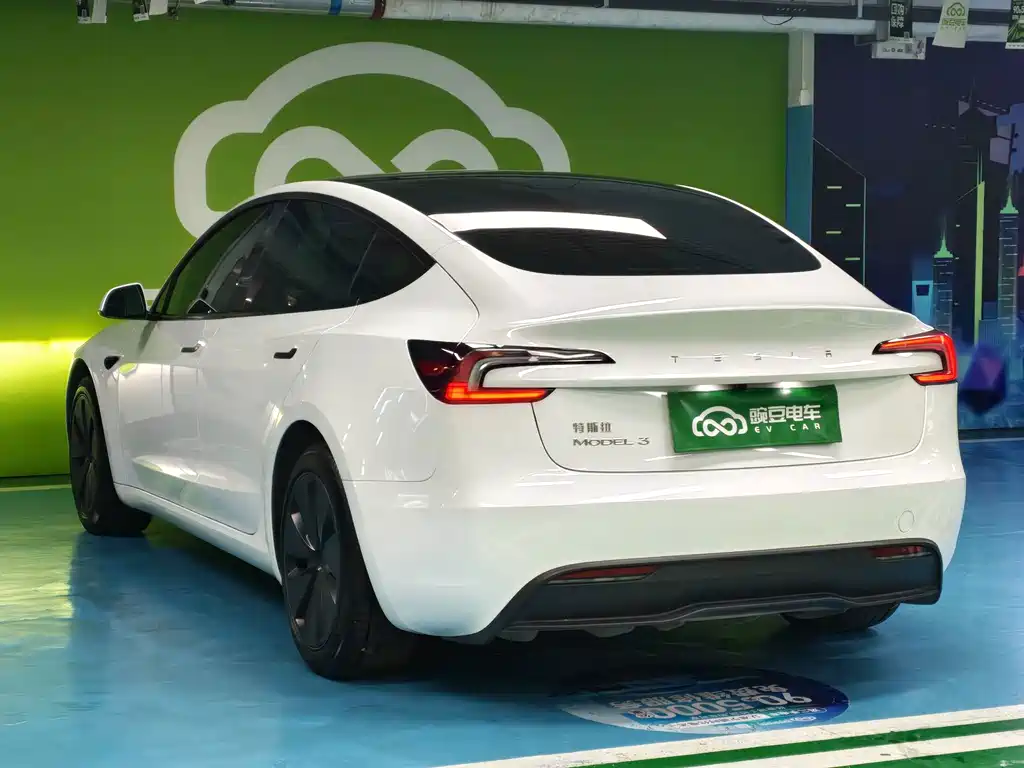 Tesla Model 3 — миниатюра 18
