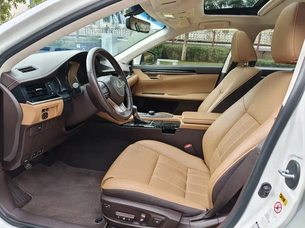 Lexus ES — миниатюра 5