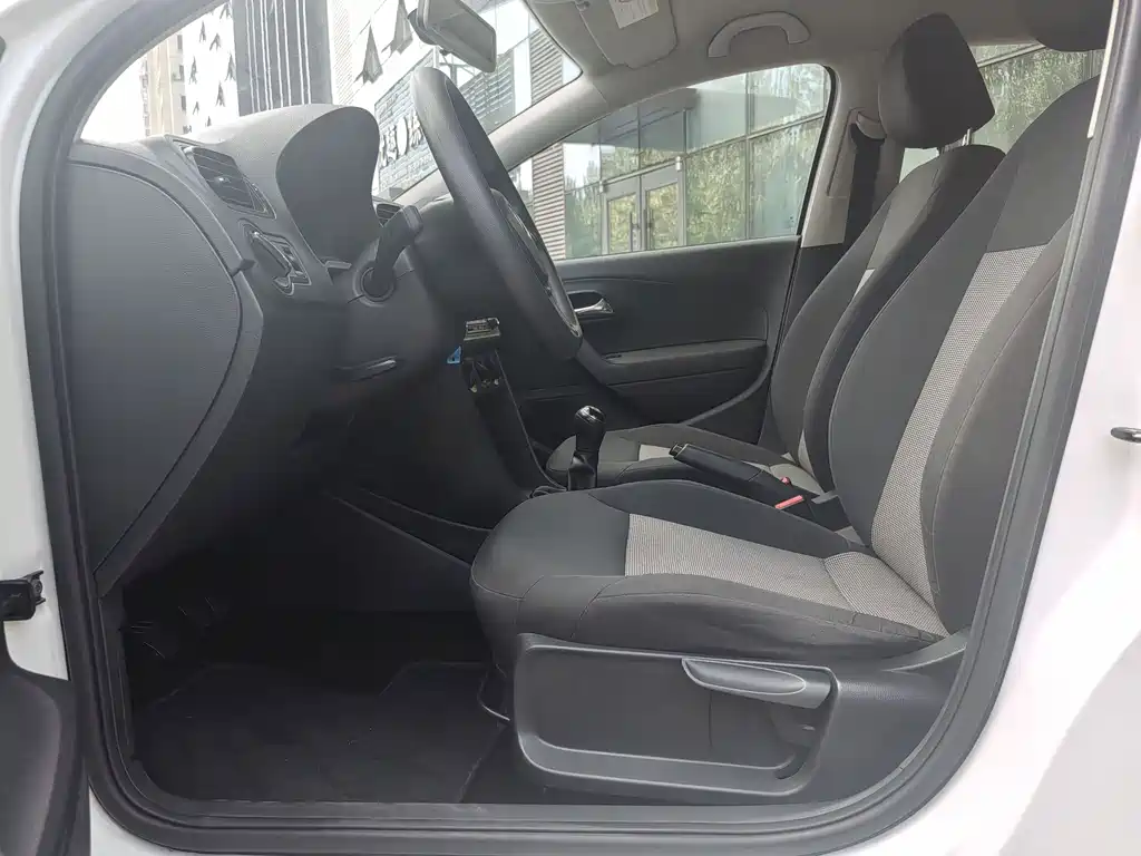 Volkswagen Polo — миниатюра 8