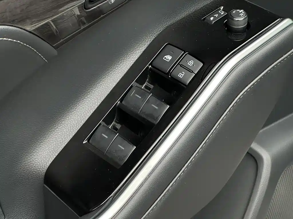 Toyota Crown Kluger — миниатюра 13