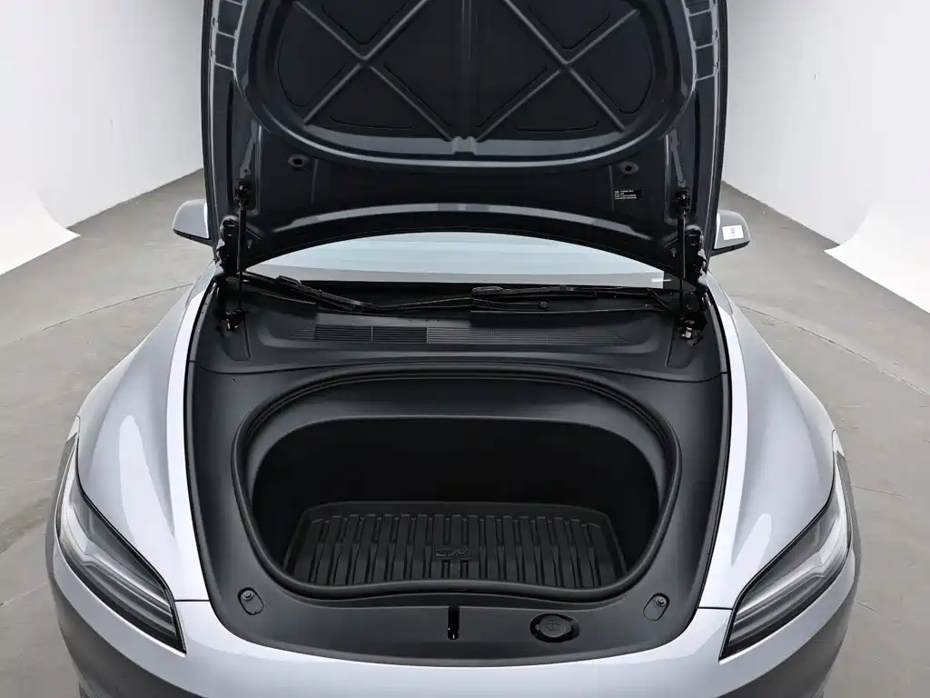 Tesla Model 3 — миниатюра 17
