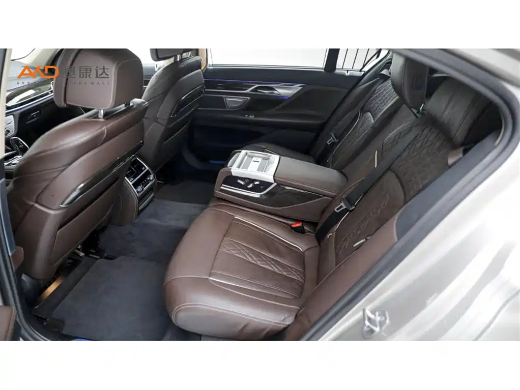 BMW 7 Series — миниатюра 7