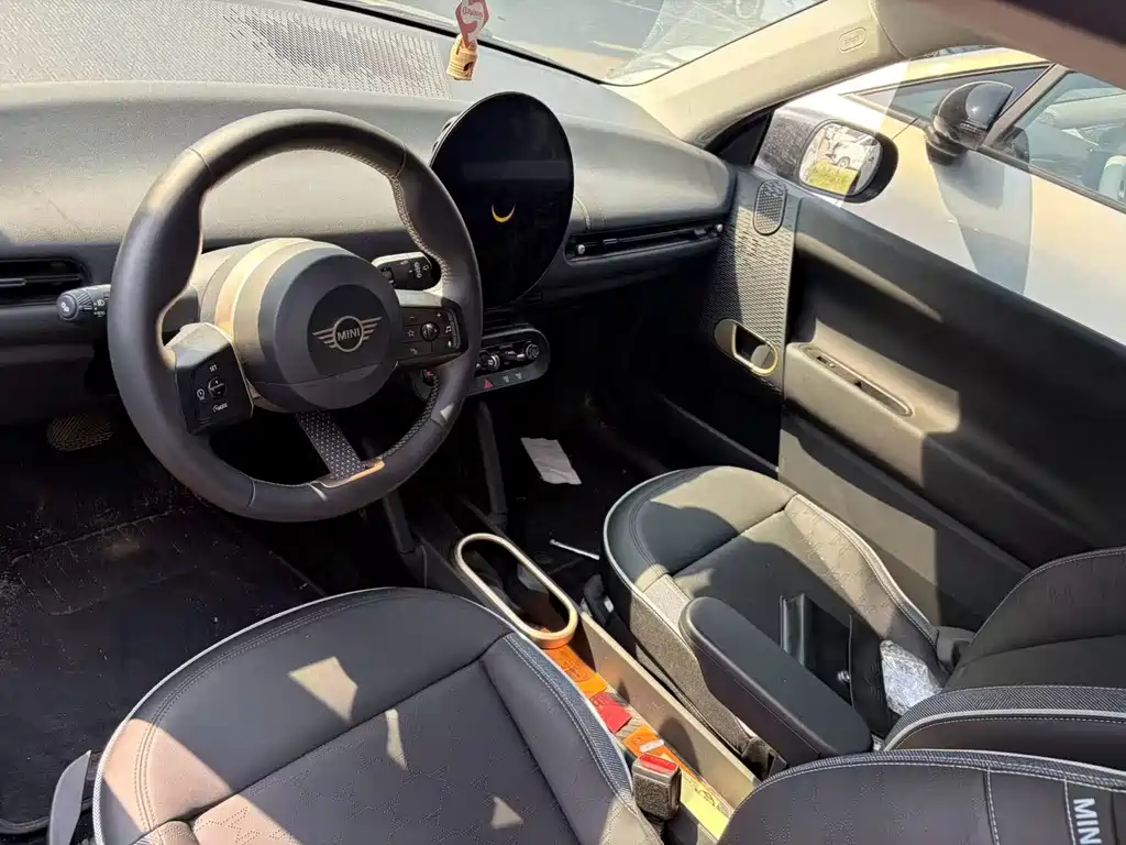 MINI MINI COOPER EV — миниатюра 3