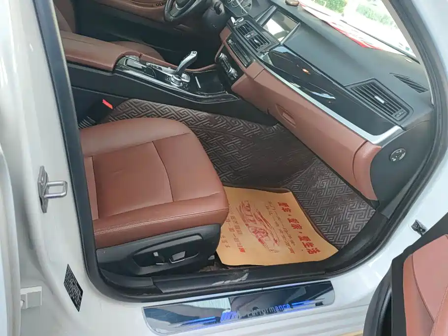 BMW 5 Series — миниатюра 8