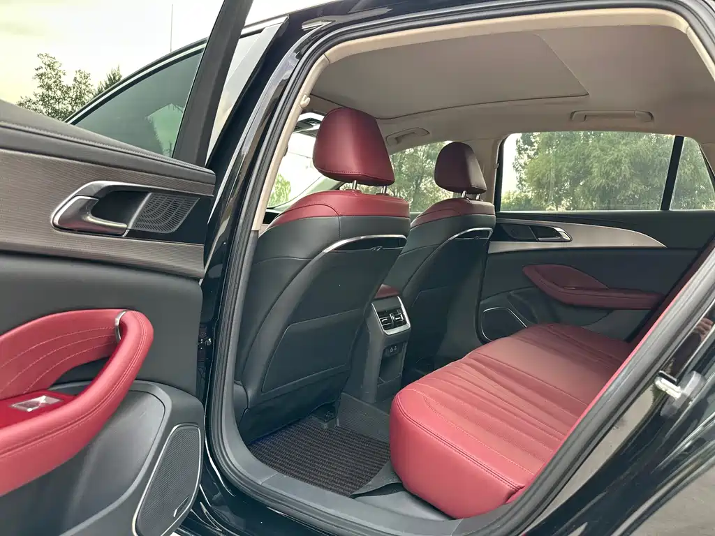 Hongqi Hongqi H5 — миниатюра 4