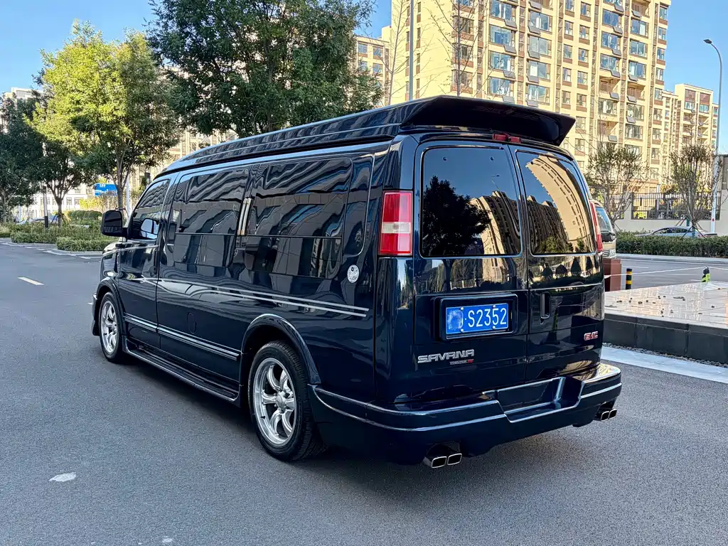 GMC Savana — миниатюра 3